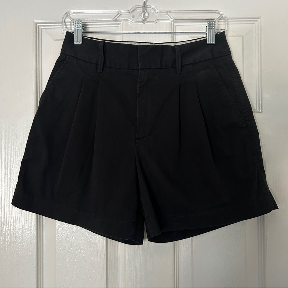 GAP pleated khaki shorts size 2